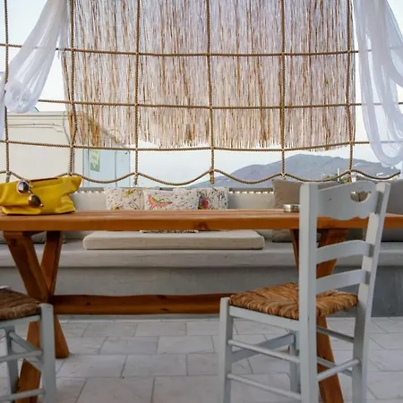 Central Hostel Oia Hostel