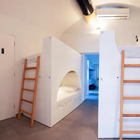 Central Hostel Oia 旅馆